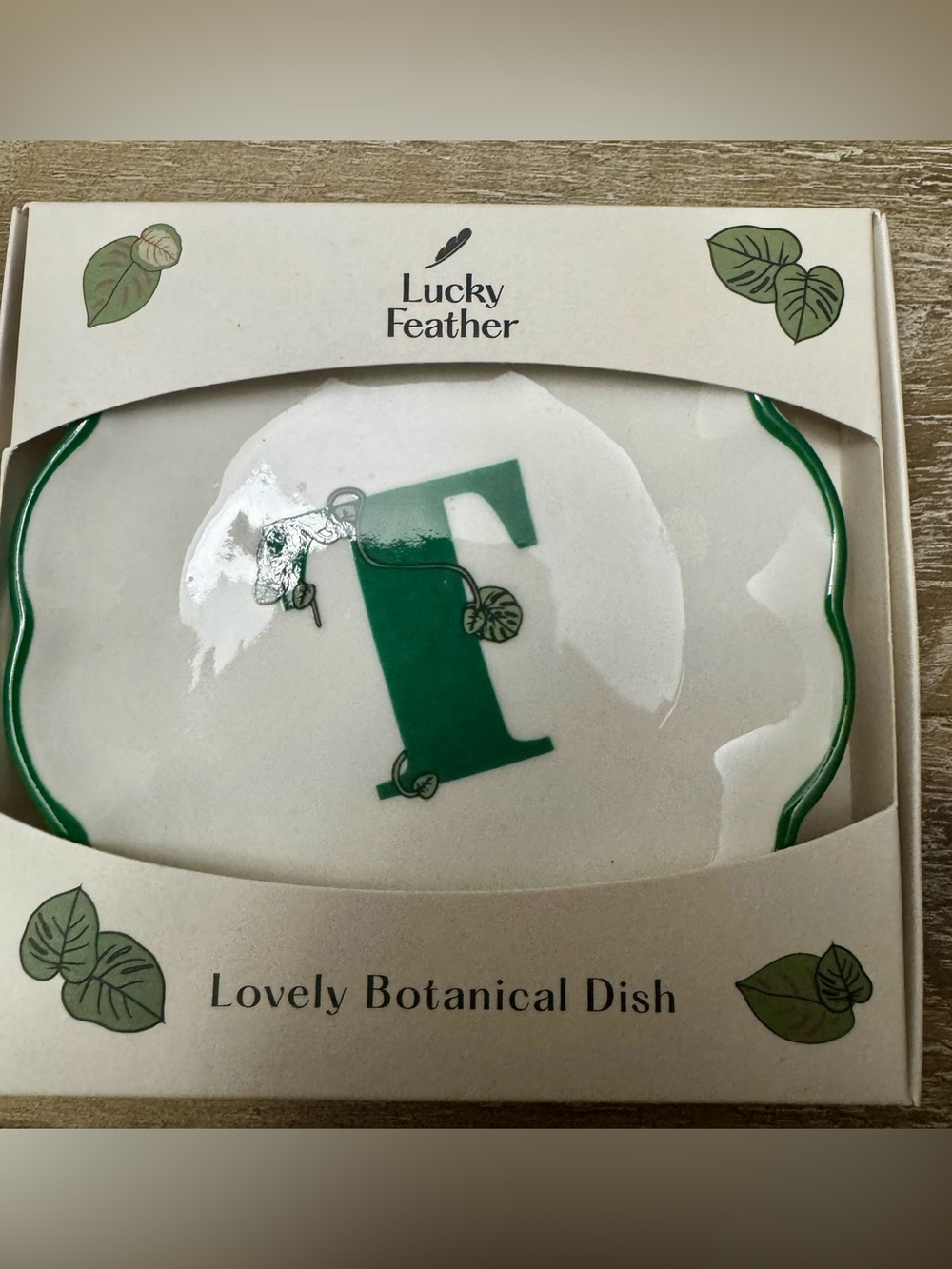 🪶 Lucky Feather 'T’ Botanical Trinket Dish in Green - new in box